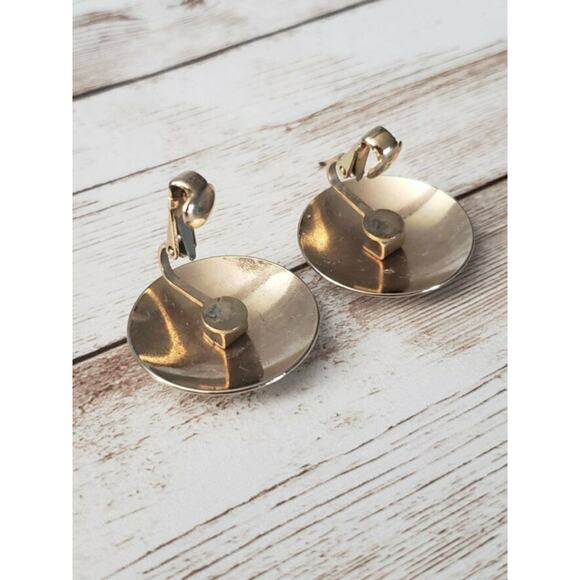 Vintage Clip On Earrings Geometric Flower Design Gold Tone Circle 1 & 1/8" - Picture 4 of 4